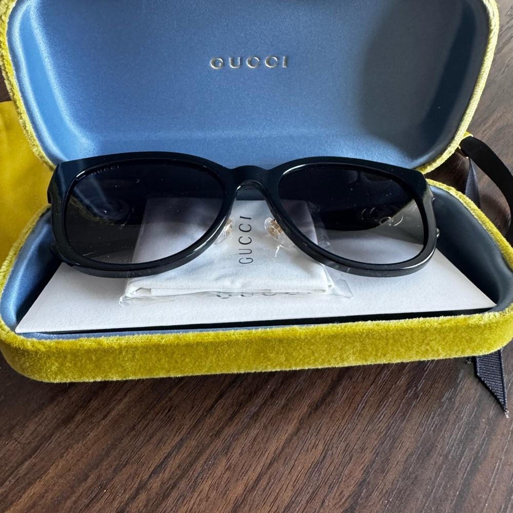 Authentic Gucci Women’s Gradient Black Cat Eye 56mm Sunglasses